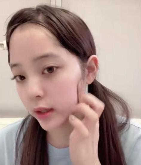 欧阳娜娜随手晒的面膜，一周卖出3万盒，网友：用完肌肤白里透红
