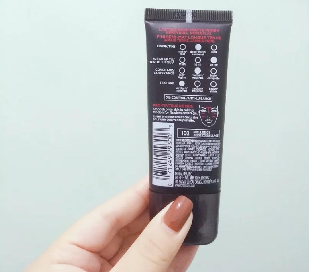 给大家推荐两款非常好用的粉底液,给大家推荐一款非常好用的粉底液