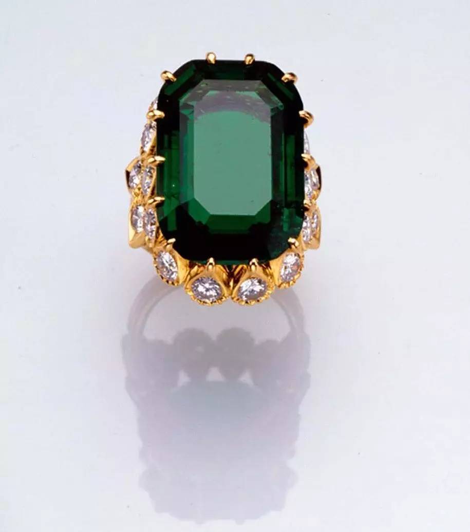 英国历史上最禁断的爱恋：国王退位，只为与她成婚