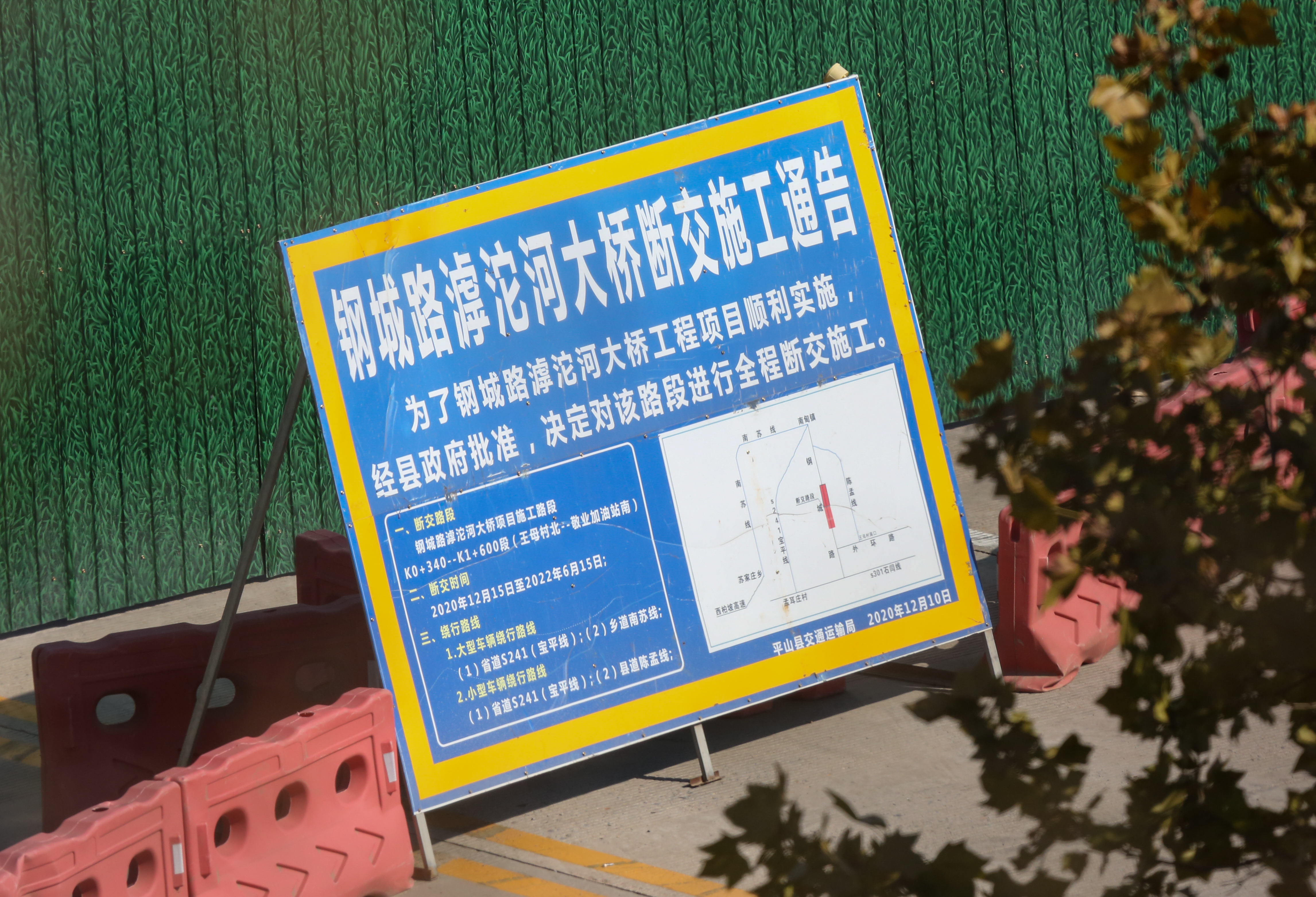 河北通勤车坠河救援进展,河北通勤车坠河事件