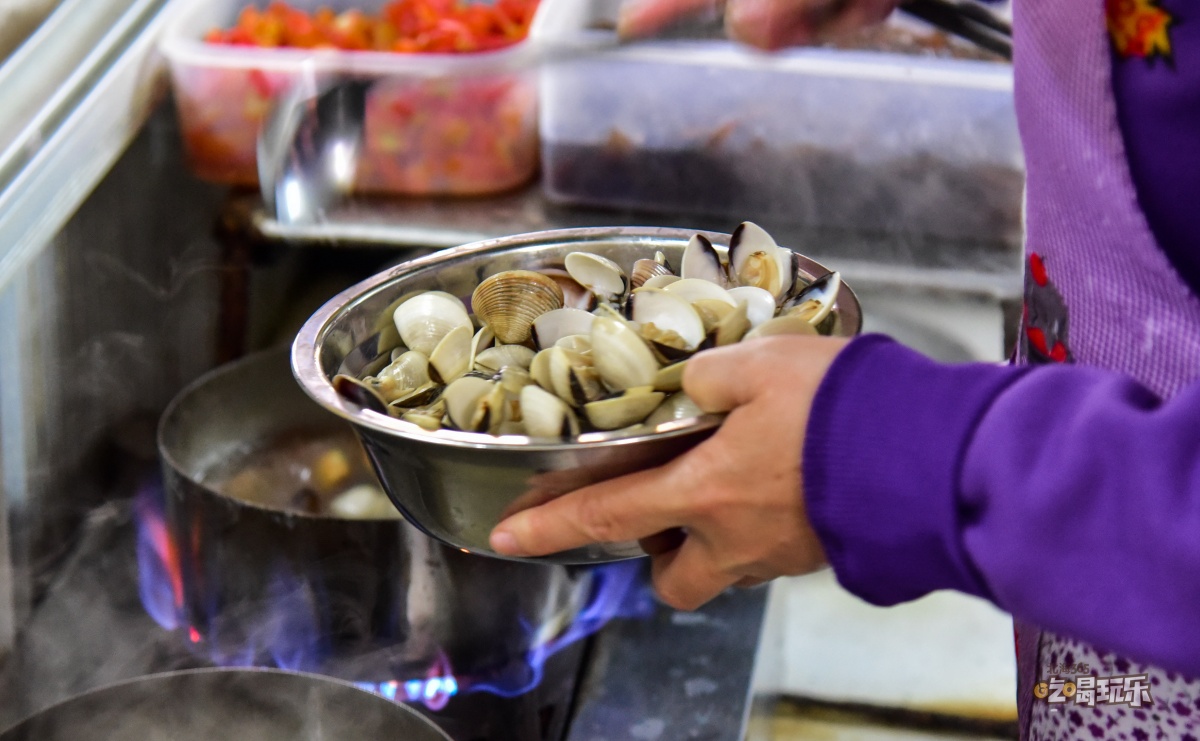带海鲜池的餐厅,海鲜汤粉北海