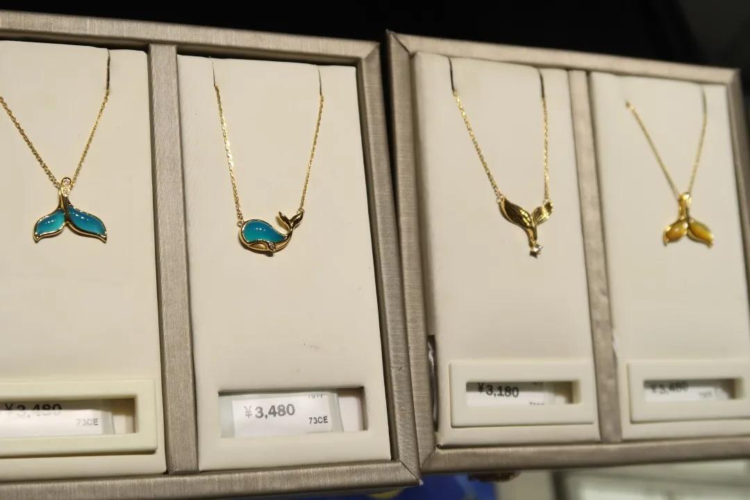 冬日劲爆献礼，引燃圣诞狂欢！利群集团城阳购物广场推出圣诞钜惠活动，精彩势不可挡