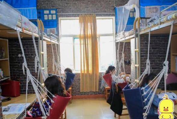 寝室最好是选上铺还是下铺,学生寝室住下铺好还是上铺好