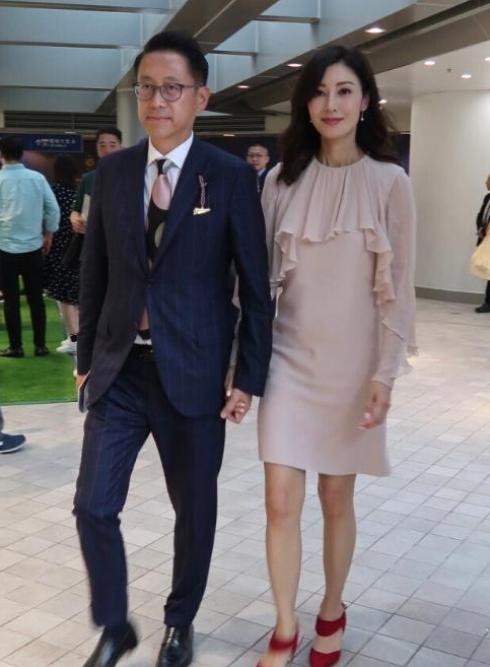 王健林的父子现状,王健林父子差距