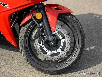 推荐车的长腿小姐姐,新手骑仿赛摩托车推荐