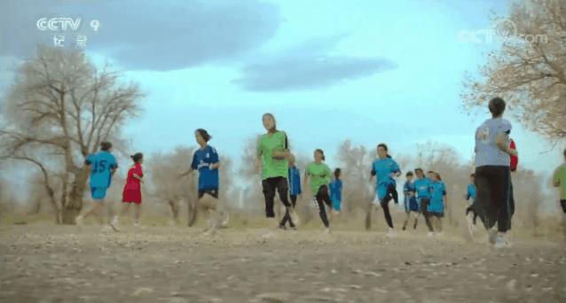 登上央视！超燃！*疆新**少女的足球梦被拍成纪录片