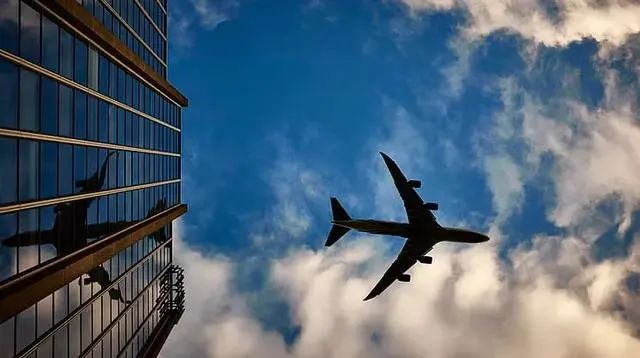 从英国到上海,从英国飞到上海会路过哪