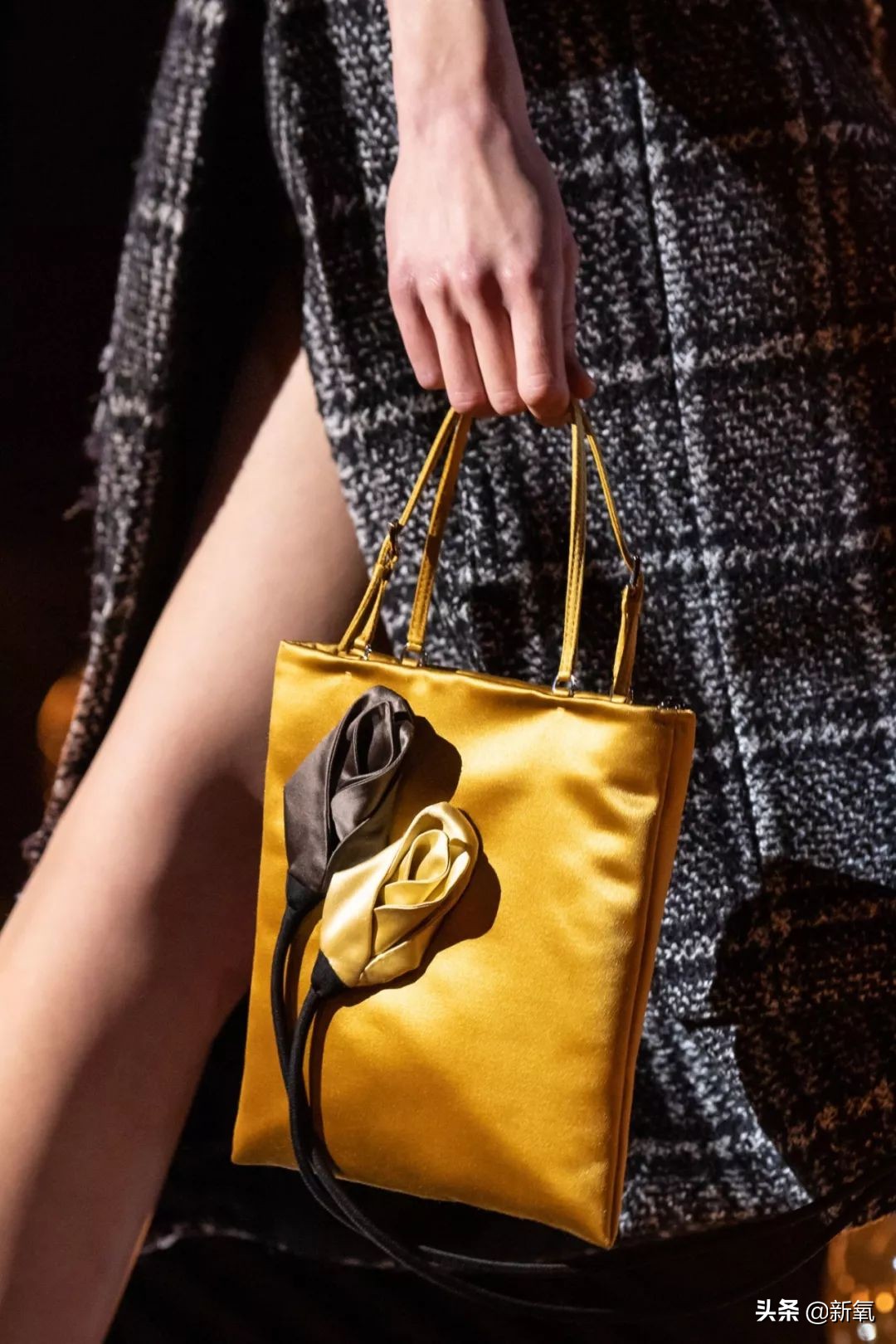 prada的三合一为啥那么贵,prada走下神坛