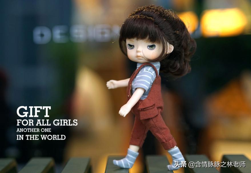 给女儿买了一个芭比娃娃,给女儿买60cm娃娃
