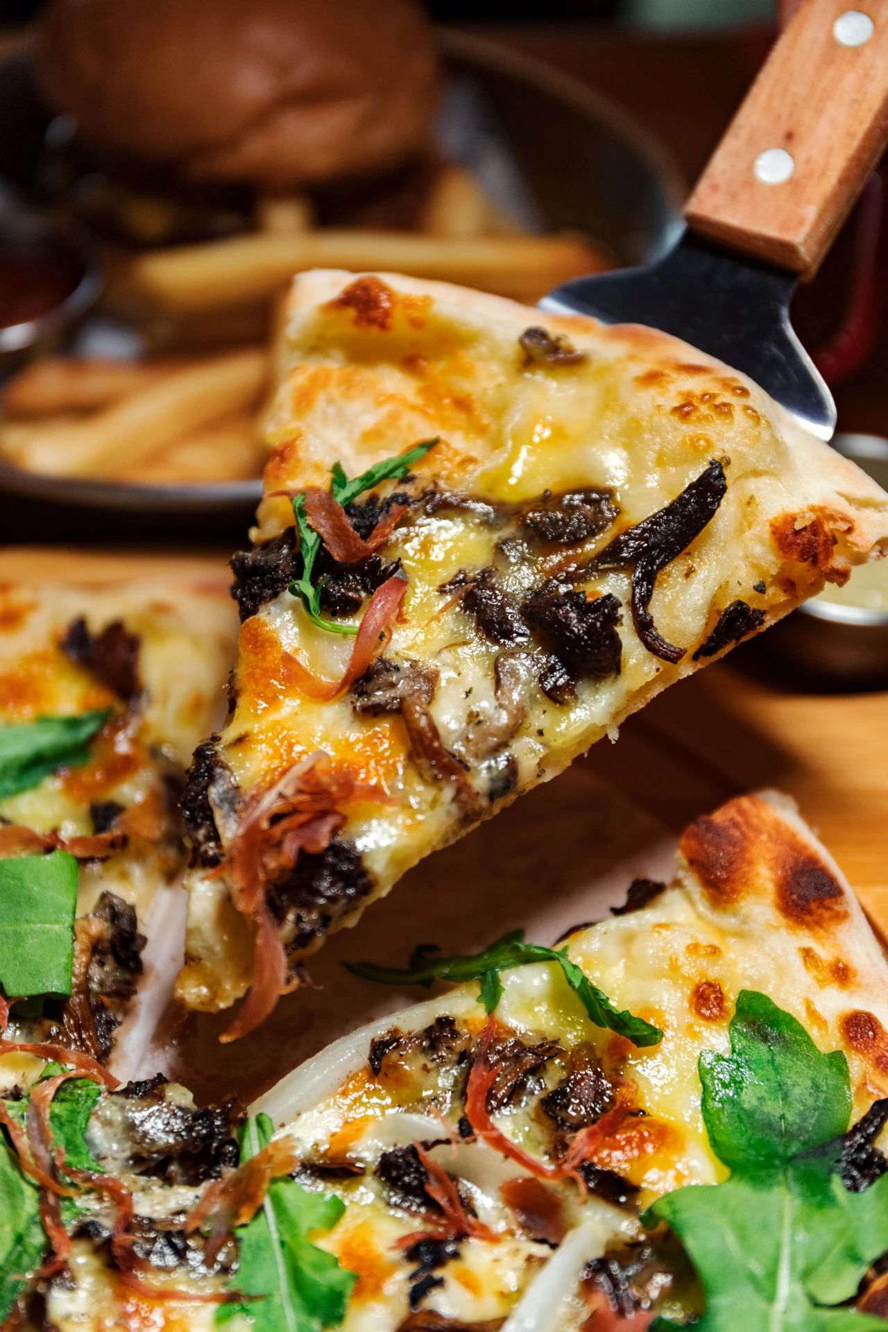 重庆第①家正版餐酒博物馆来了！1000+酒水，50+简餐，嗨翻16h