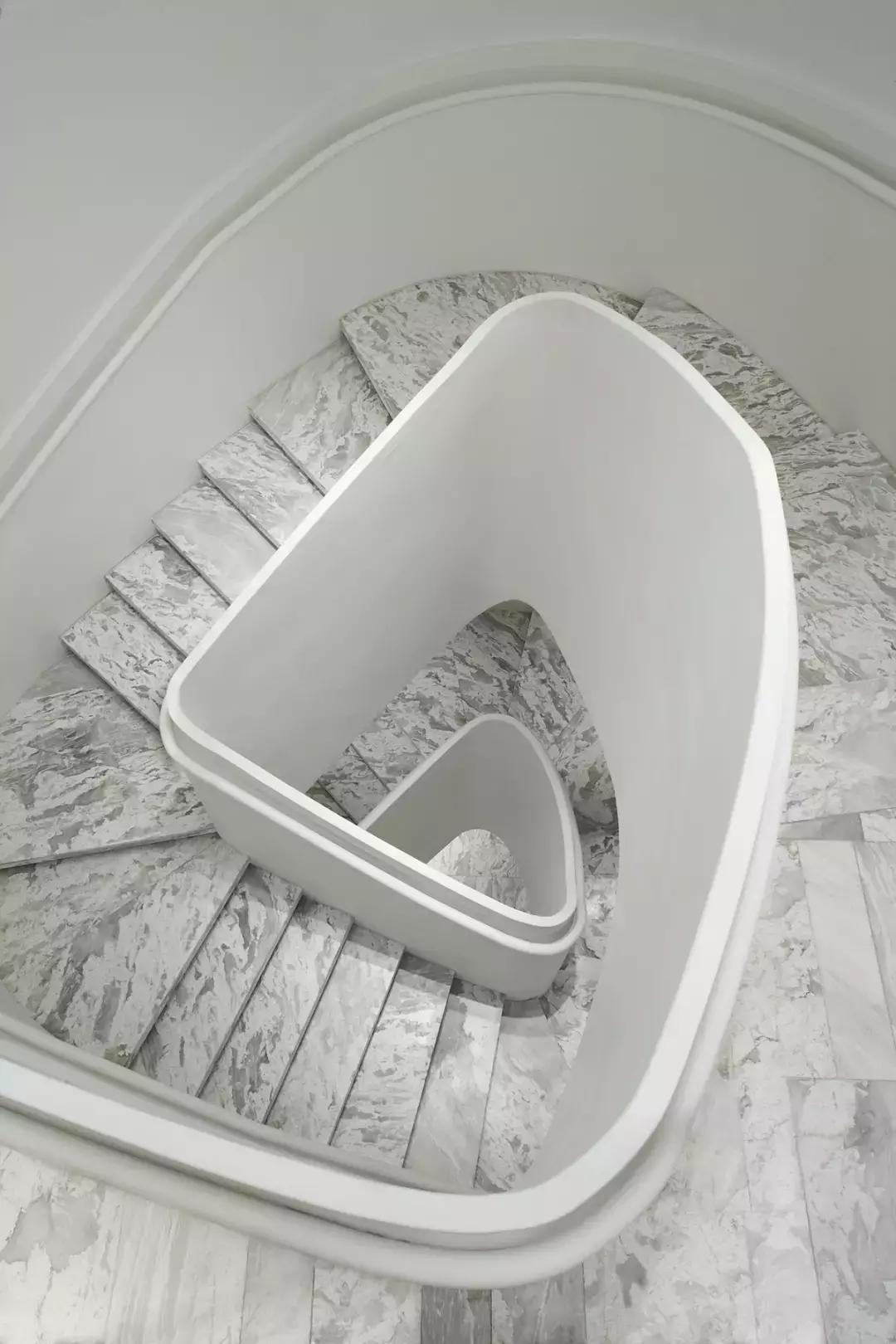 全世界最豪华的奢侈品店楼梯设计，只有大理石才配得上