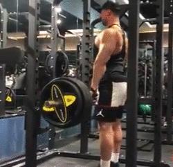 肌肉男女实力强啪，帅翻整个健身圈