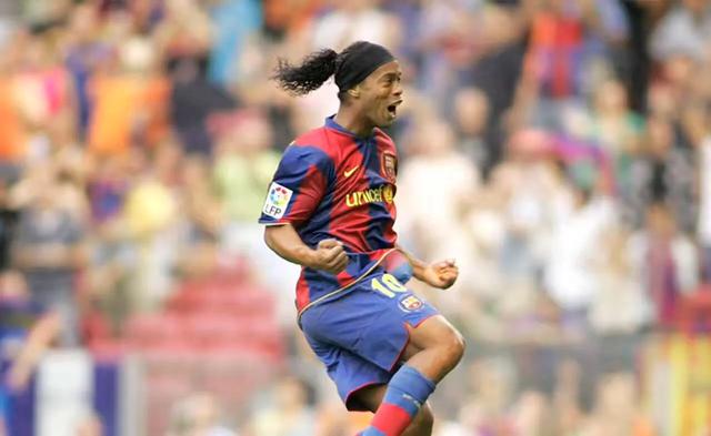 足球世界罗纳尔多教学,足球世界罗纳尔多变向