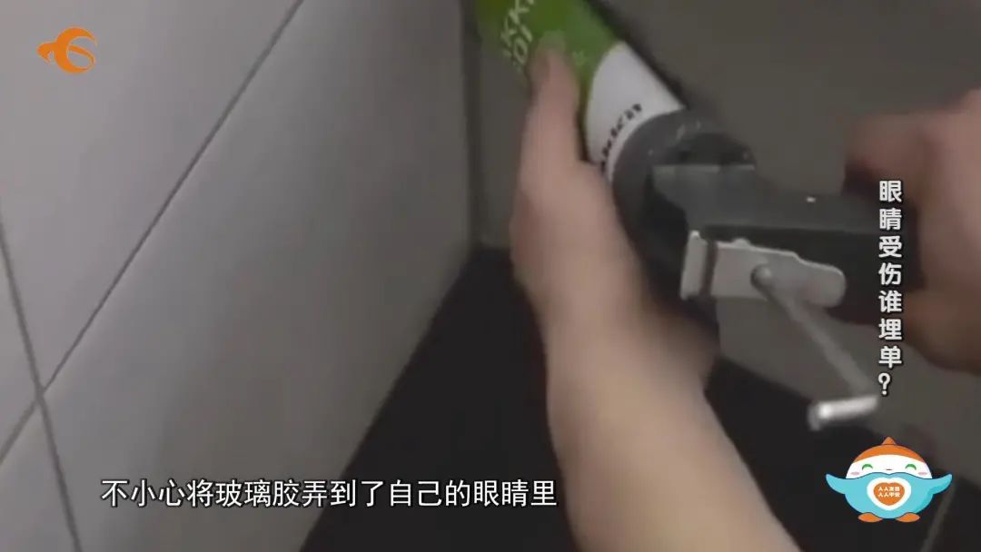 装修工人在装修期间受伤要求赔偿,装修工人摔伤房主要负责赔偿吗