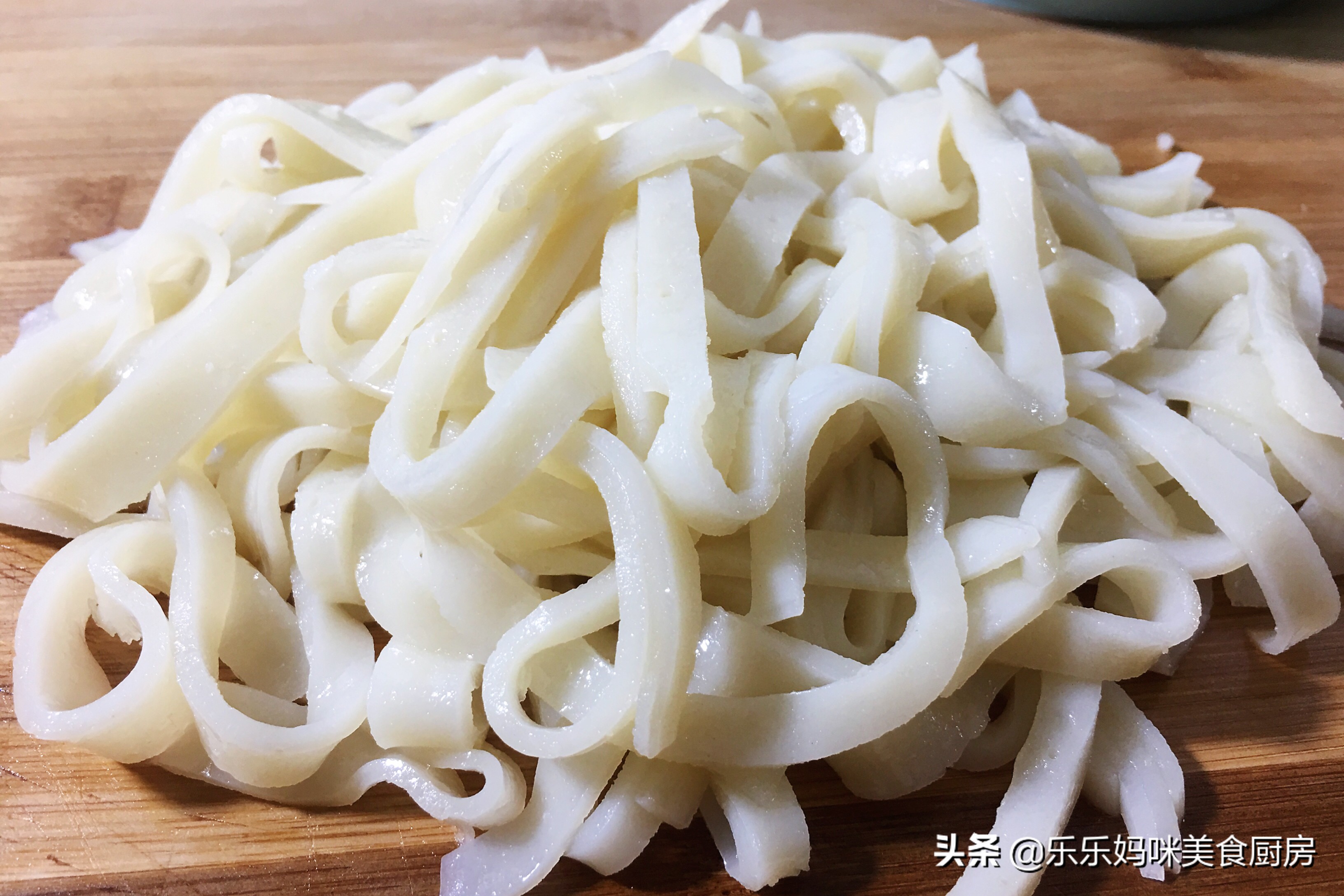 在家蒸凉皮揭不下来怎么回事,为什么自己蒸凉皮会开裂