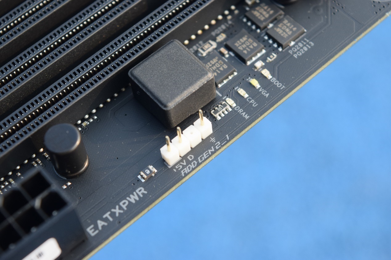 RAID实用、灯光好玩，跨代升级的ROGStrixX570装机点评