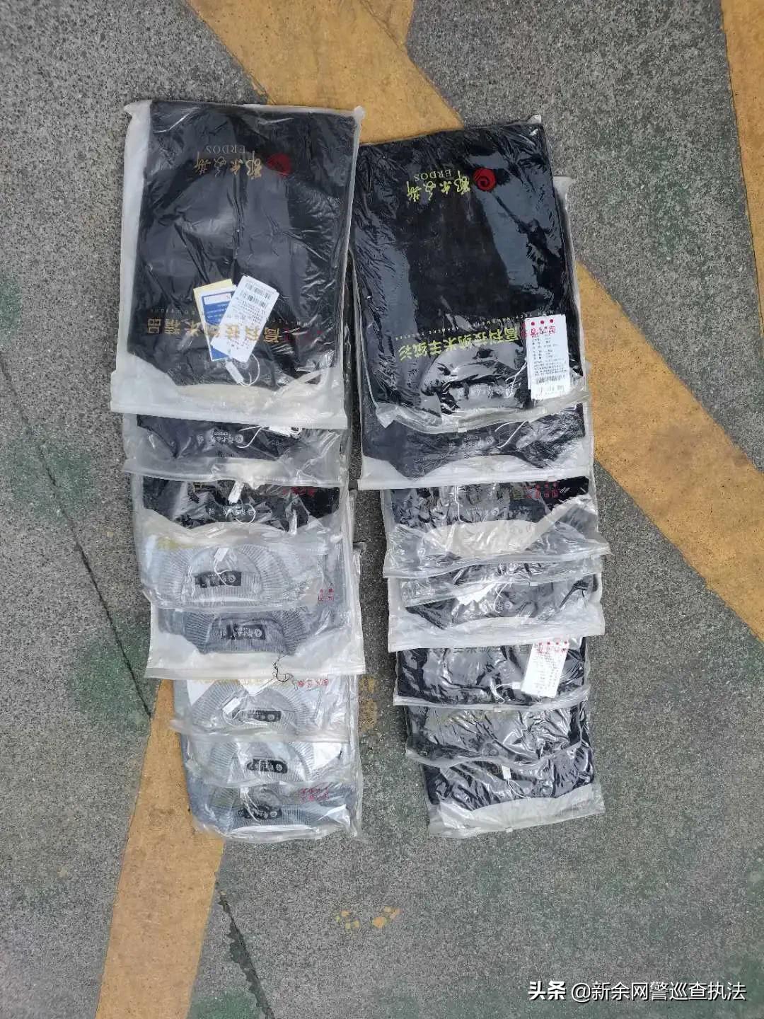 打击假冒羽绒服,警方查封假羽绒服