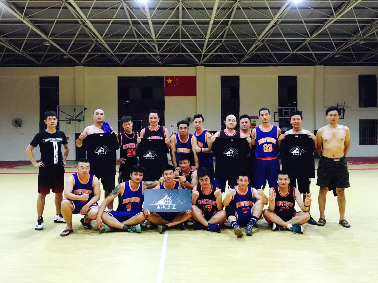 如果你在光谷打篮球,你应该认识这群“老球痞”...