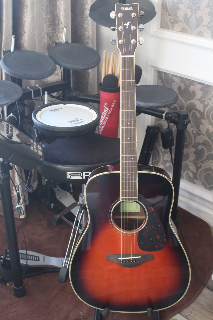 一个没钱的吉他爱好者聊聊他弹过的十几把吉他