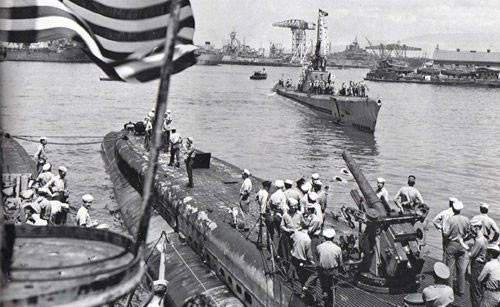 一艘传奇的潜艇，误打误撞侦察到一支舰队，但最后的战果却不如意