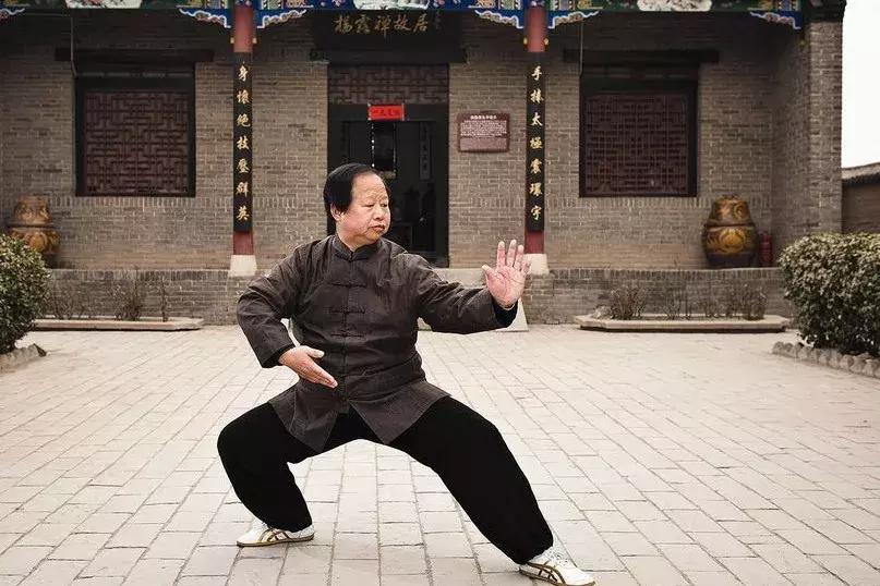 没学过武术怎么变得厉害,没学过武术如何练基本功