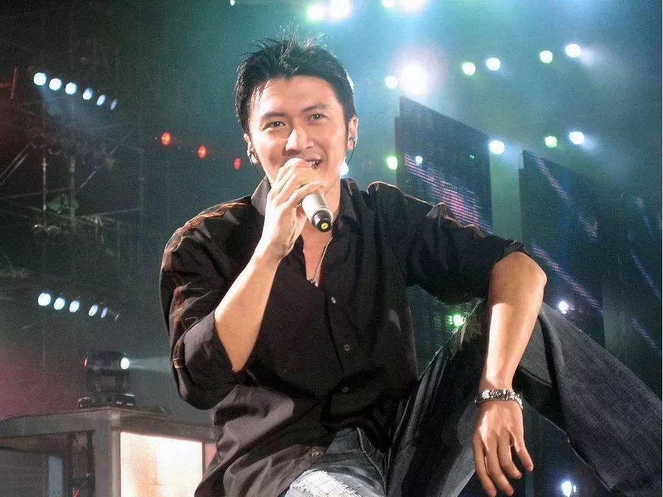 明星直播卖货很尴尬么,明星都直播卖货为啥没人管