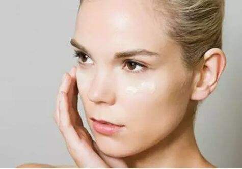 身上长痘痘20多年,身上长痘痘是排毒吗