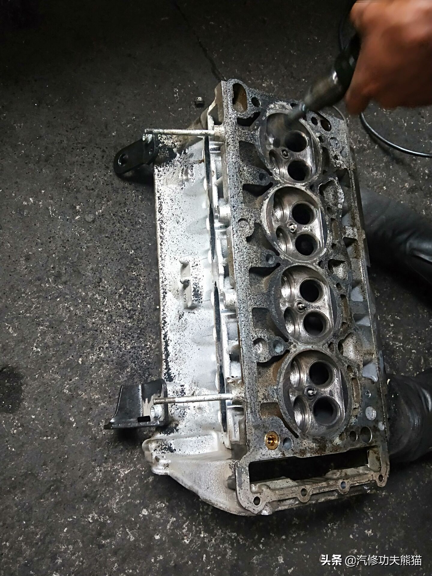 07年奥迪a6轻微烧机油怎么解决,奥迪2007款a6烧机油的原因