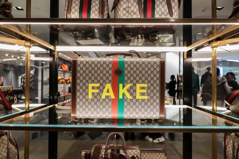 gucci线上跟实体店价格,gucci饼干白色