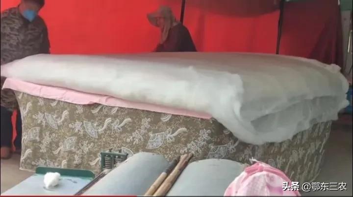 旧棉被翻新手工费,做棉被旧被翻新挣钱吗