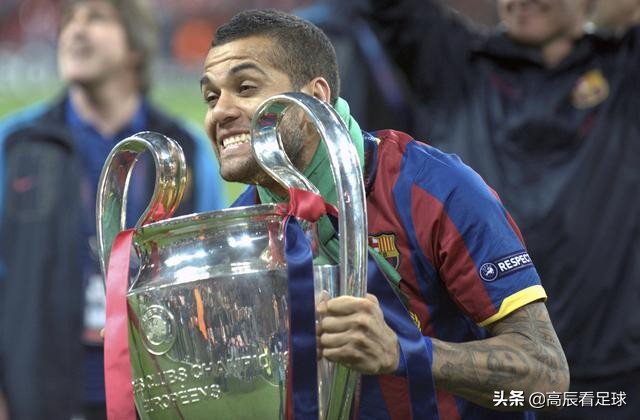 fifa颁奖典礼范戴克和梅西,国际足联颁奖典礼梅西和范戴克