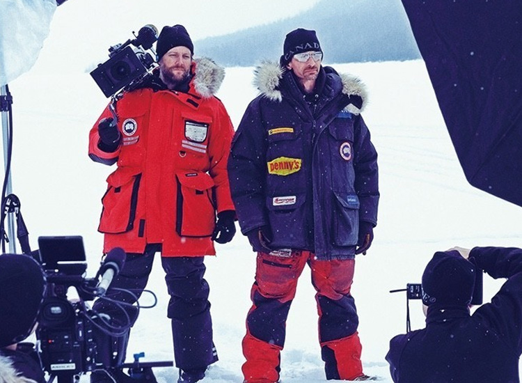 加拿大鹅用的是鸭绒还是鸭毛,加拿大鹅vs波司登羽绒服