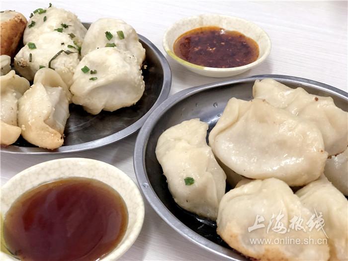 沙富生煎锅贴大王排长队也要吃的锅贴米道好