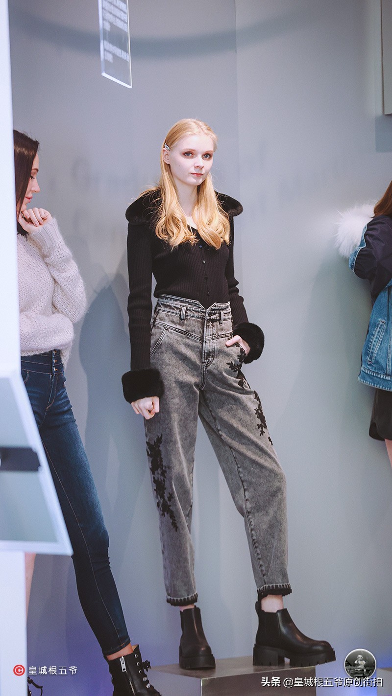 街拍：让自己变得更加的时髦，你可以提升自己的魅力指数