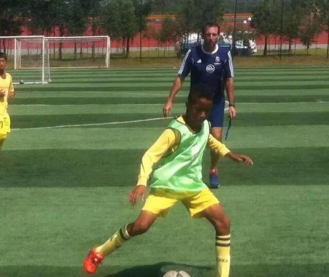 国足惊现14岁中非混血天才！改中国籍，声称要将国足踢进世界杯