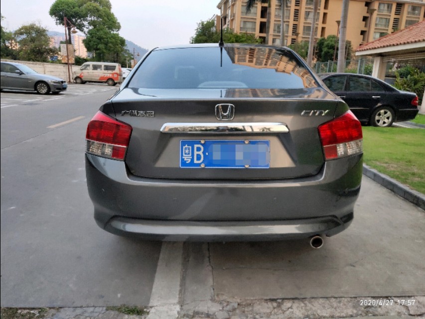 锋范2009款1.8自动挡大不大,2010本田锋范1.8自动挡怎么样