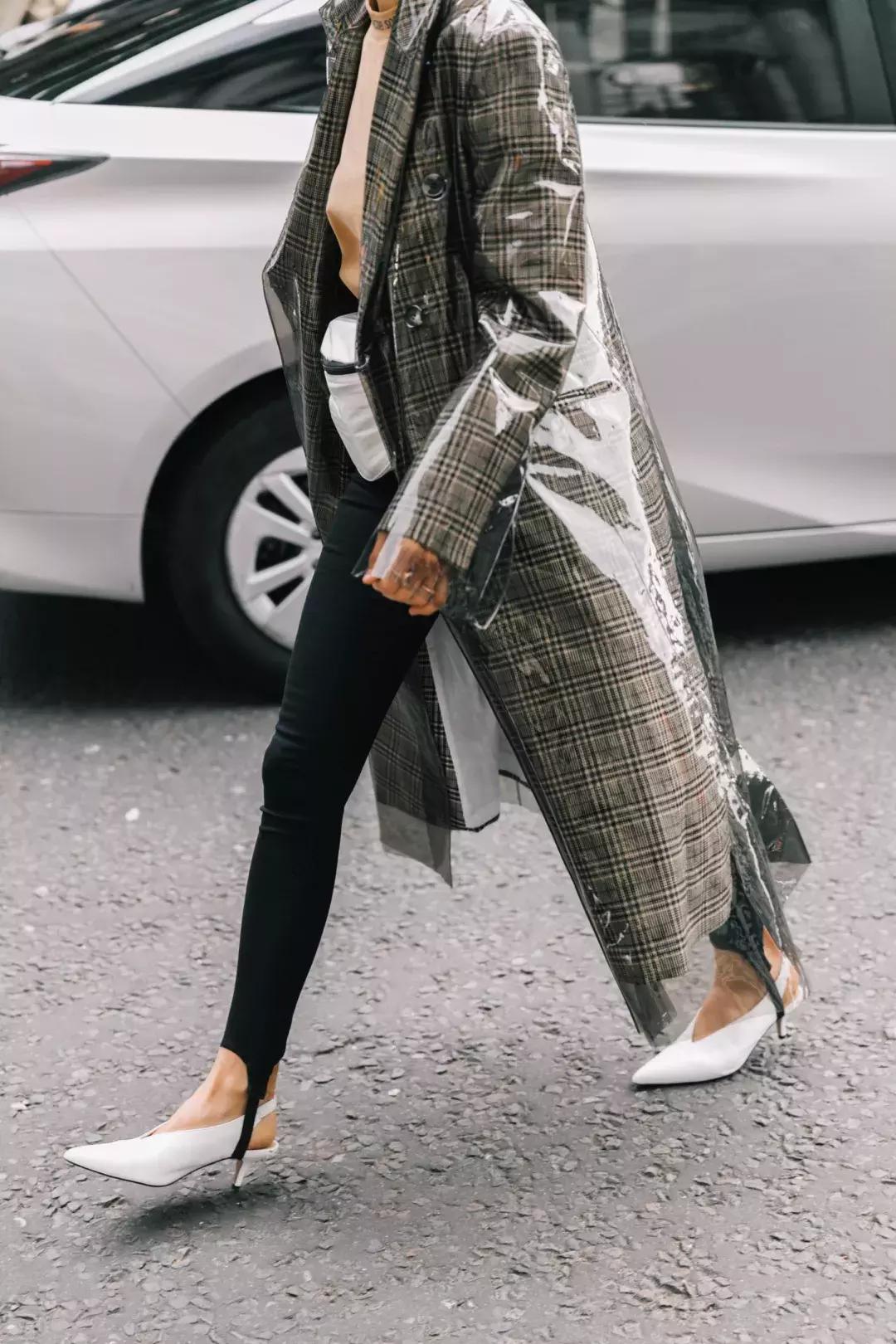 问江南“晴为何物”，你见过这些时尚品牌的雨衣、雨靴吗？