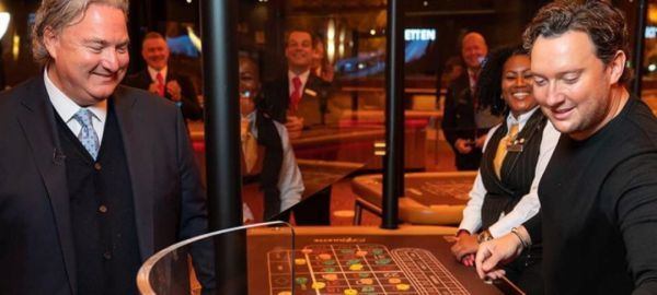 解封当天零点，荷兰*灯区红**已是生意火爆……