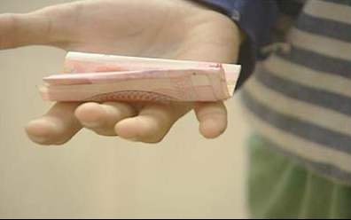 孩子老偷钱打了还是偷要如何教育,孩子偷钱该打骂吗