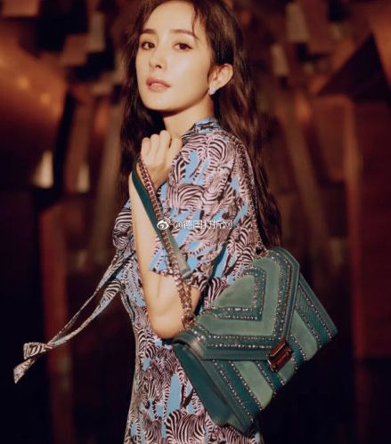 男人女人你们应该如何看待这些包，难道是贫穷限制了我的想象吗？