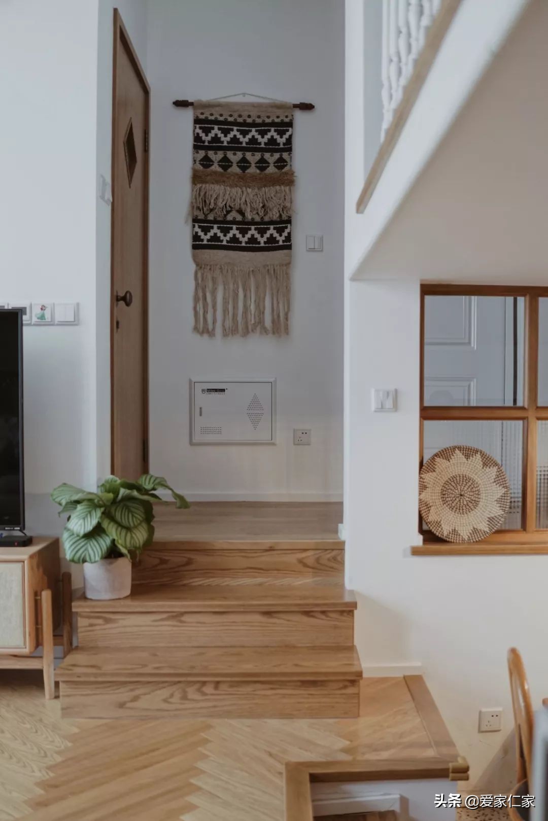 她买下32㎡上海老旧学区房，为女儿打造小桃园，20㎡超舒适大庭院