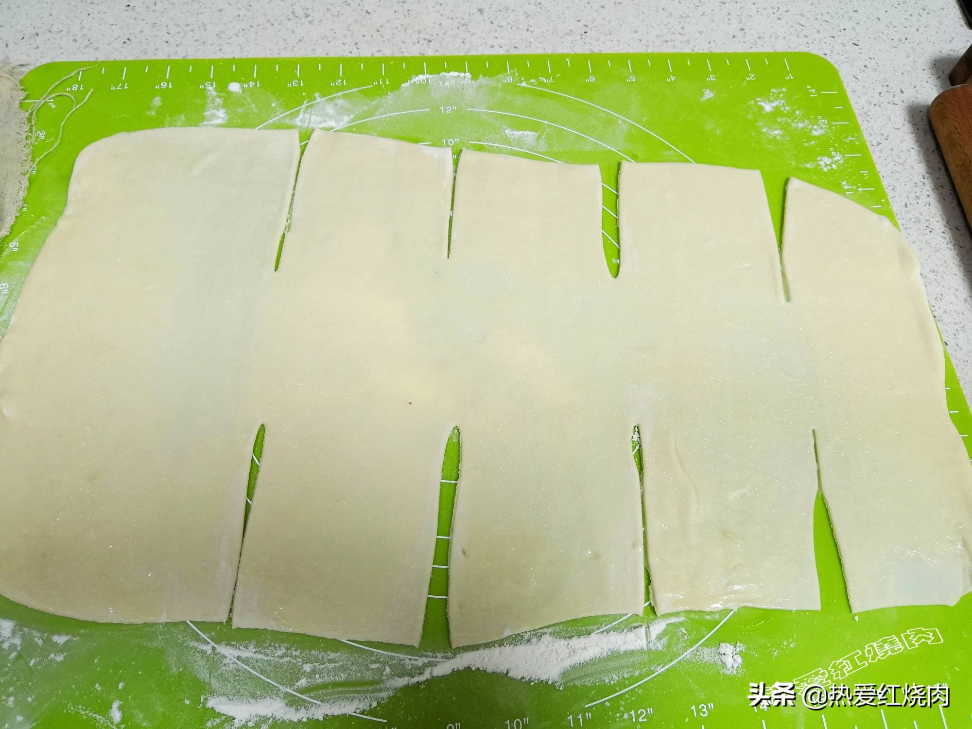 简单好吃的鱼头泡饼,一家三口美食鱼头泡饼