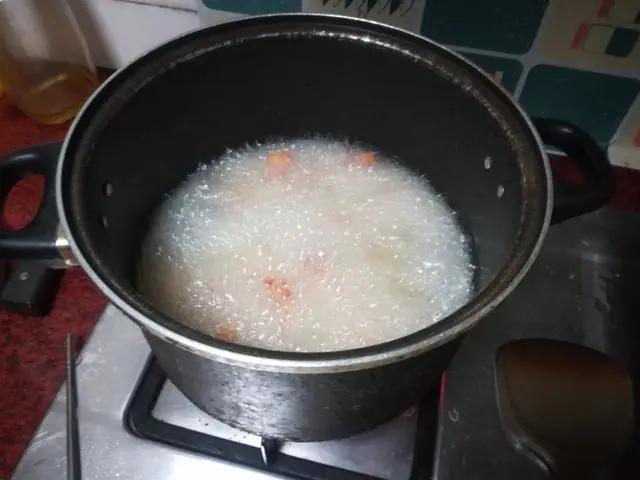 菠萝咕咾肉的由来,菠萝咕咾肉的咕咾什么意思