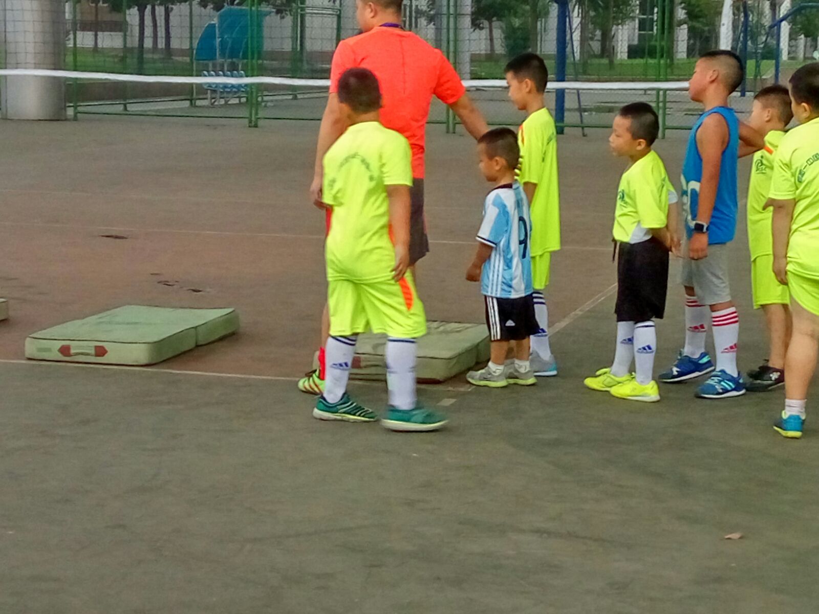 小小少年足球教学,青少年足球成长之路