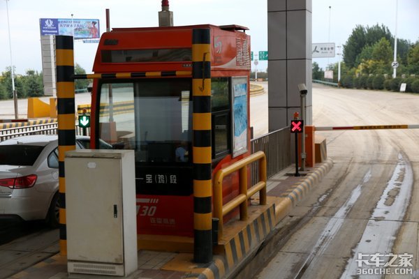 绿通没有etc还能免过路费吗,绿通车没有etc怎么走