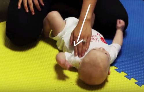 二十天的新生儿斜颈一天按摩几次,宝宝头总是往一边扭头是斜颈吗