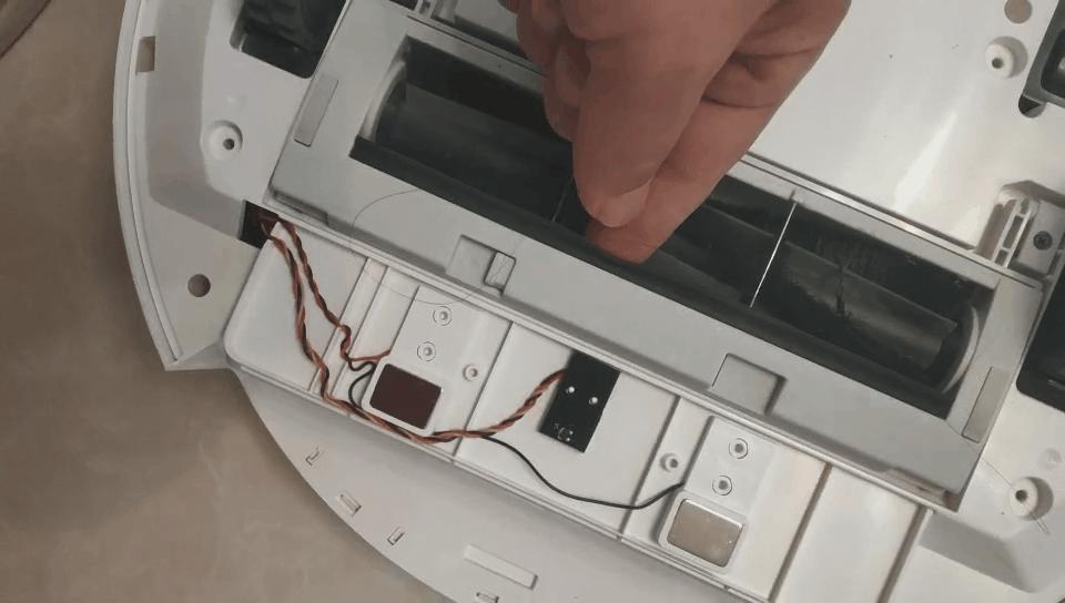 联想扫地机器人拆刷子,联想智能扫地机器人