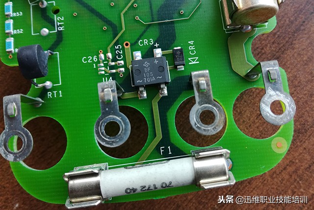 fluke万用表15b+和18b+的区别,fluke万用表和国产的对比