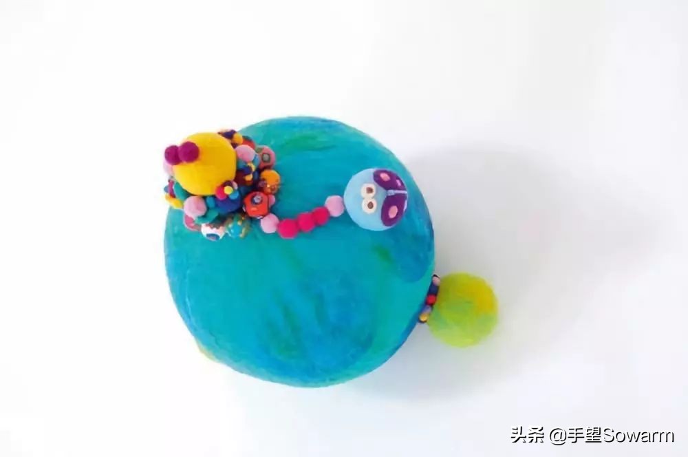 从伯明翰珠宝学院毕业后,她成为“国内羊毛珠宝第一人”