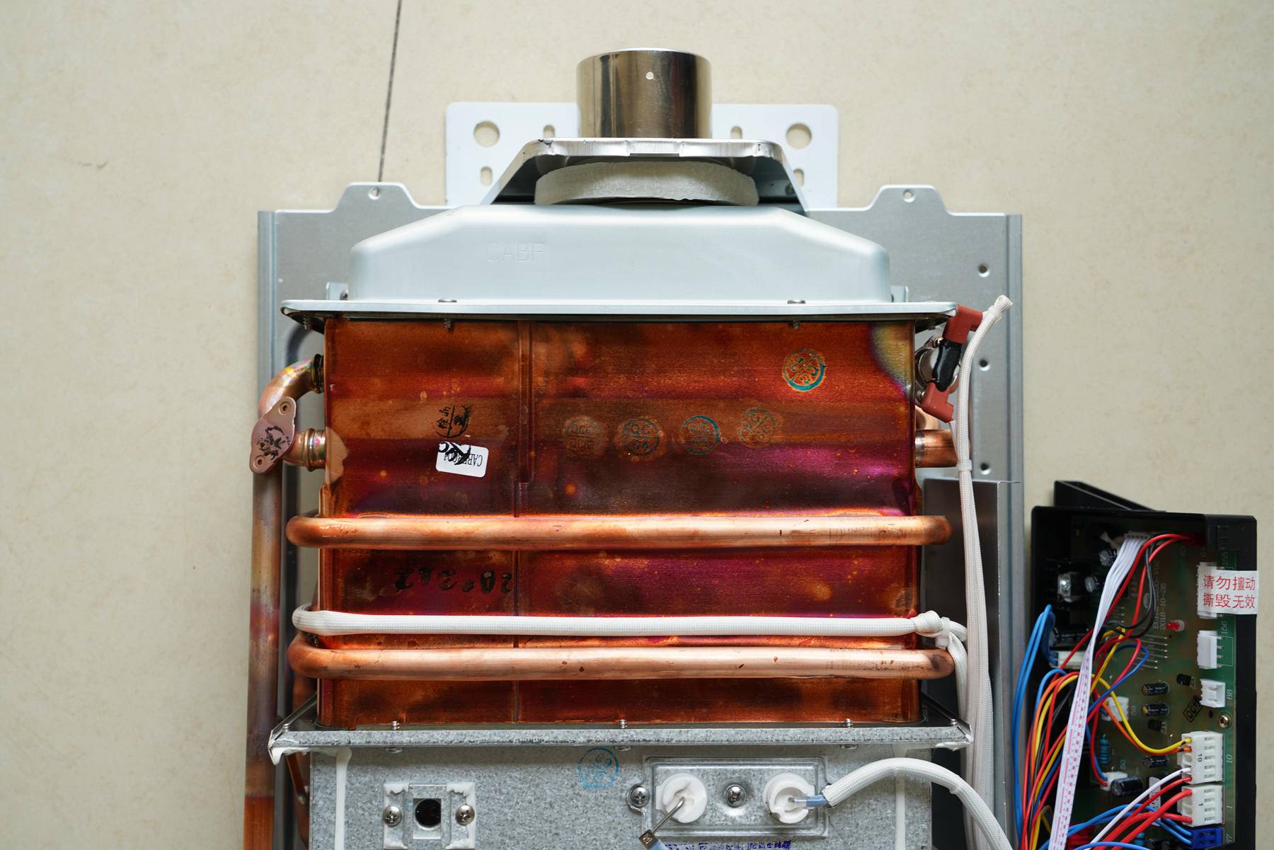 燃气热水器必须由燃气公司安装吗,燃气热水器13升和16升安装要求